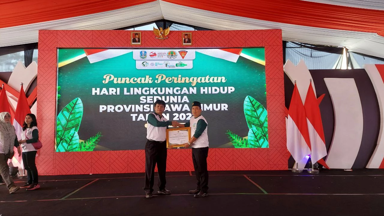 POMOSDA Menerima Penghargaan Eco-Pesantren dari Gubernur Jawa Timur 